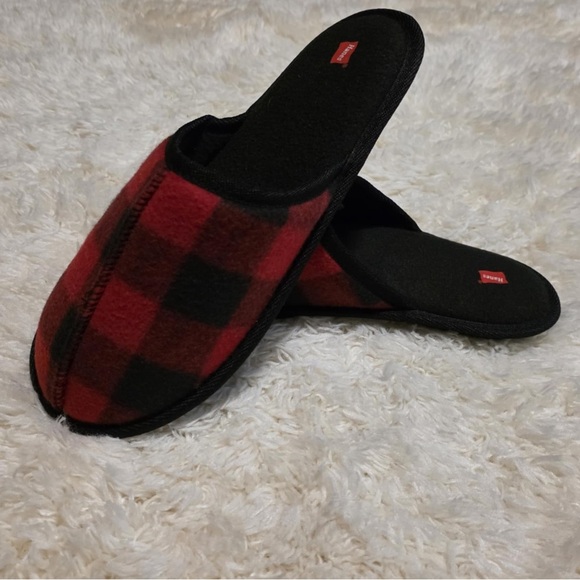 Hanes Size 11/12 Red and Black Plaid Slippers NWOT - Picture 3 of 6